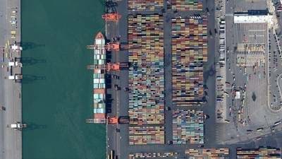 US Retailers Rush Holiday Imports Amid Fears of Strikes and Supply Chaos US Retailers Rush Holiday Imports Amid Fears of Strikes and Supply Chaos